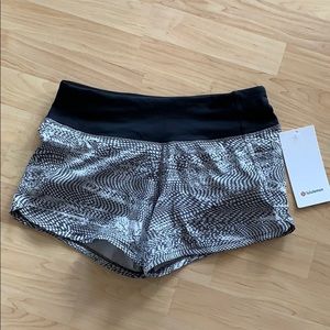 Lululemon run times short